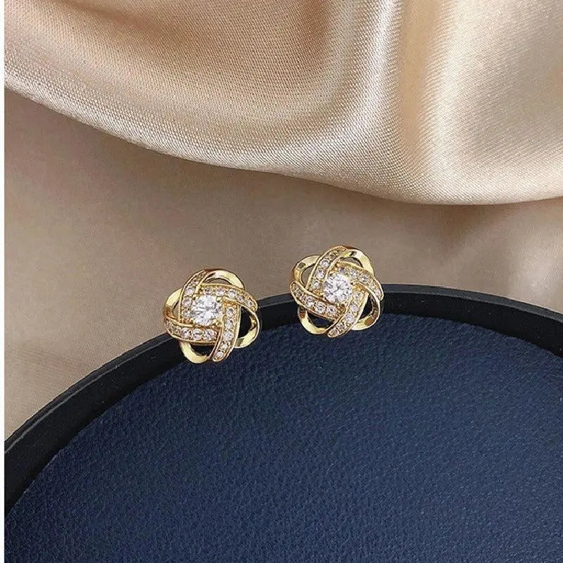 PENDIENTES DORADOS EN ESPIRAL FLORAL