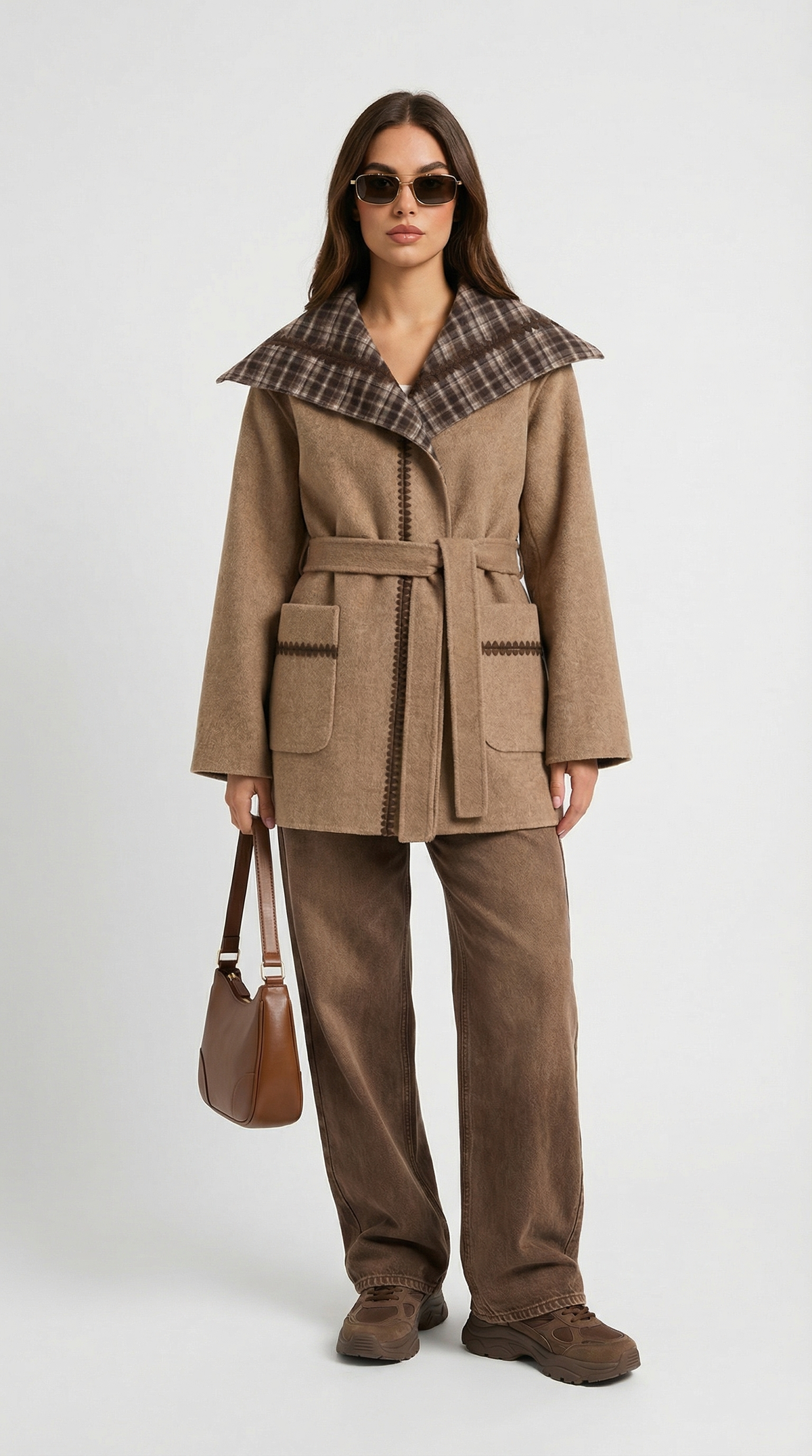 CHAQUETA CON CUELLO DE CUADROS Y CINTURÓN