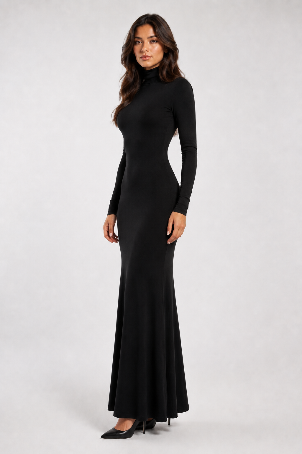 VESTIDO MAXI DE CUELLO ALTO NEGRO