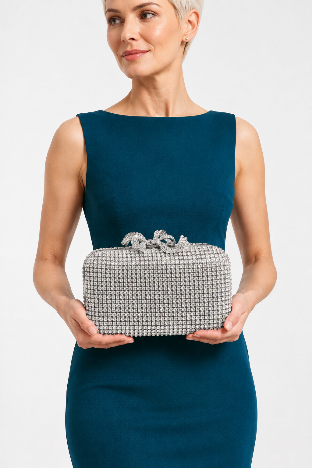 CLUTCH DE LAZO CON CRISTALES PLATEADO