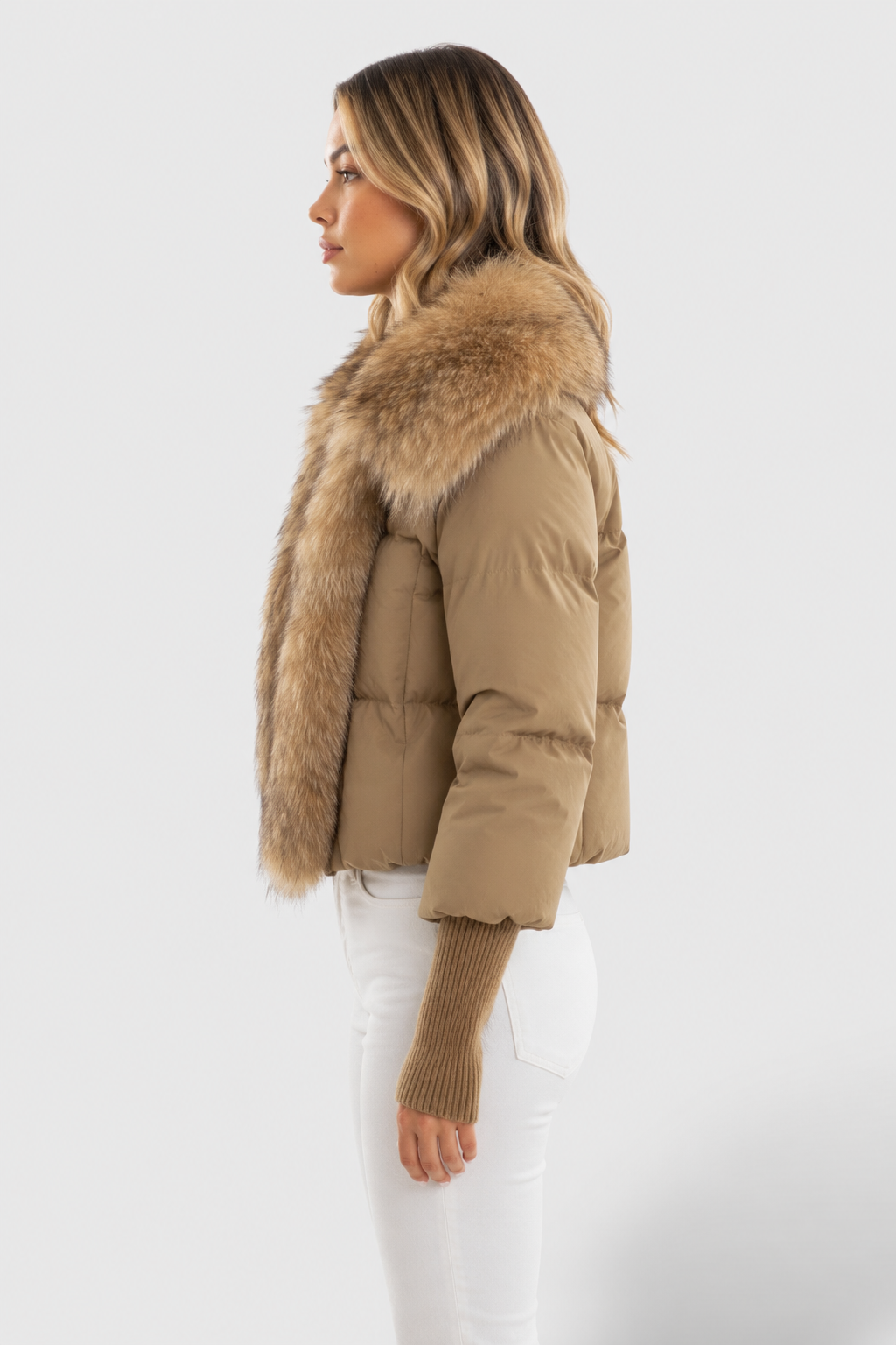 CHAQUETA ACOLCHADA CON CUELLO DE PIEL SINTETICA