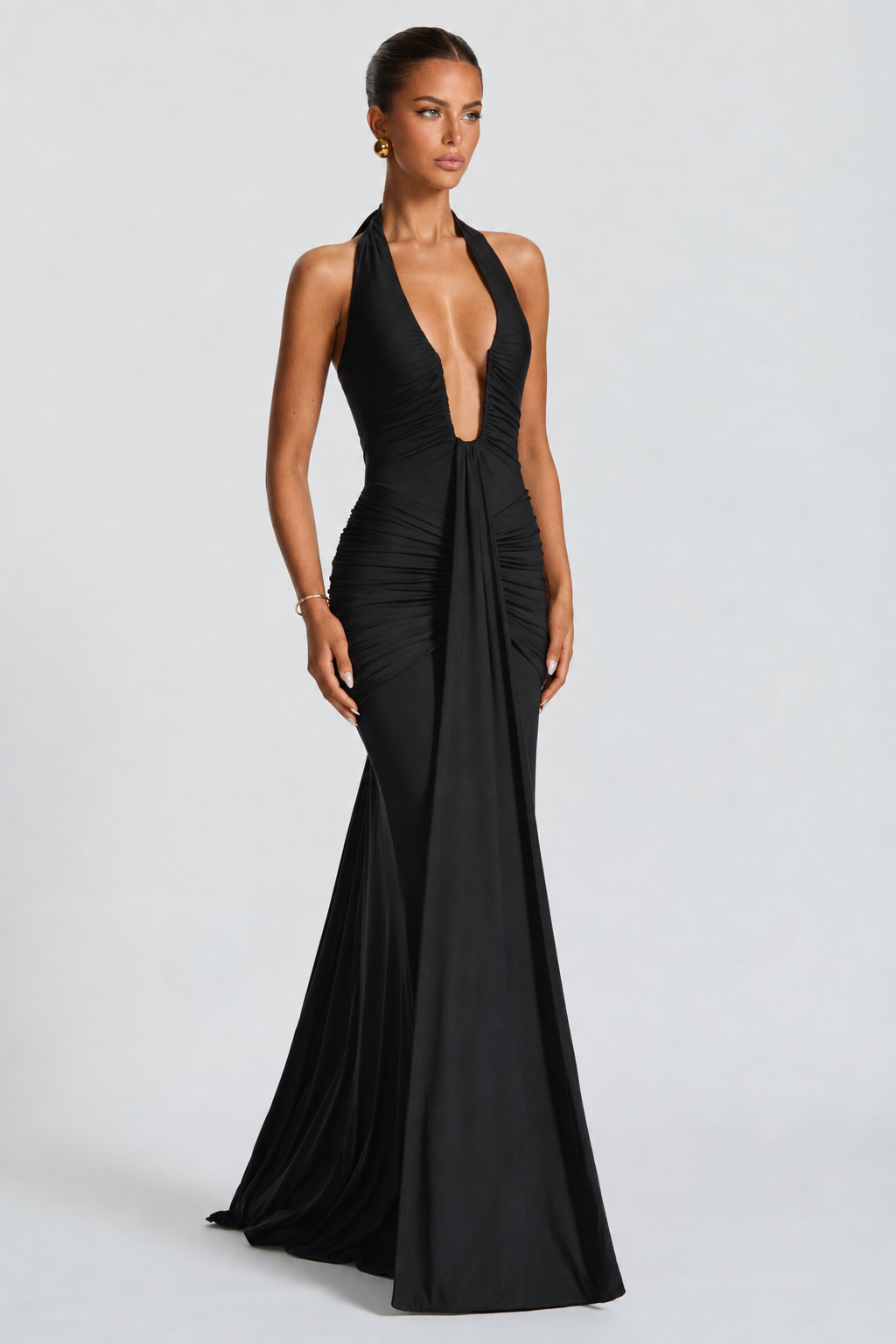 VESTIDO LARGO NEGRO CON ESCOTE HALTER