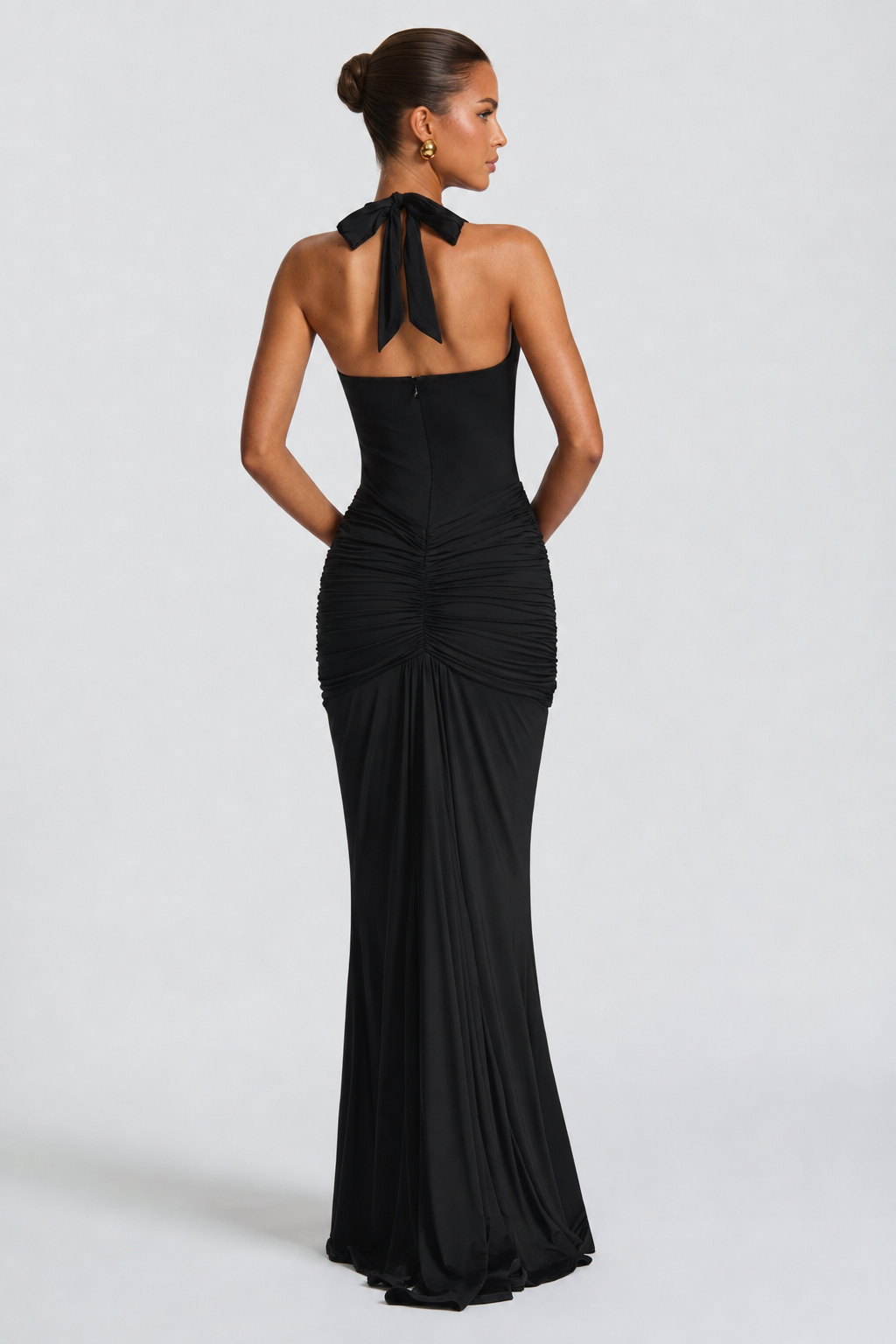 VESTIDO LARGO NEGRO CON ESCOTE HALTER
