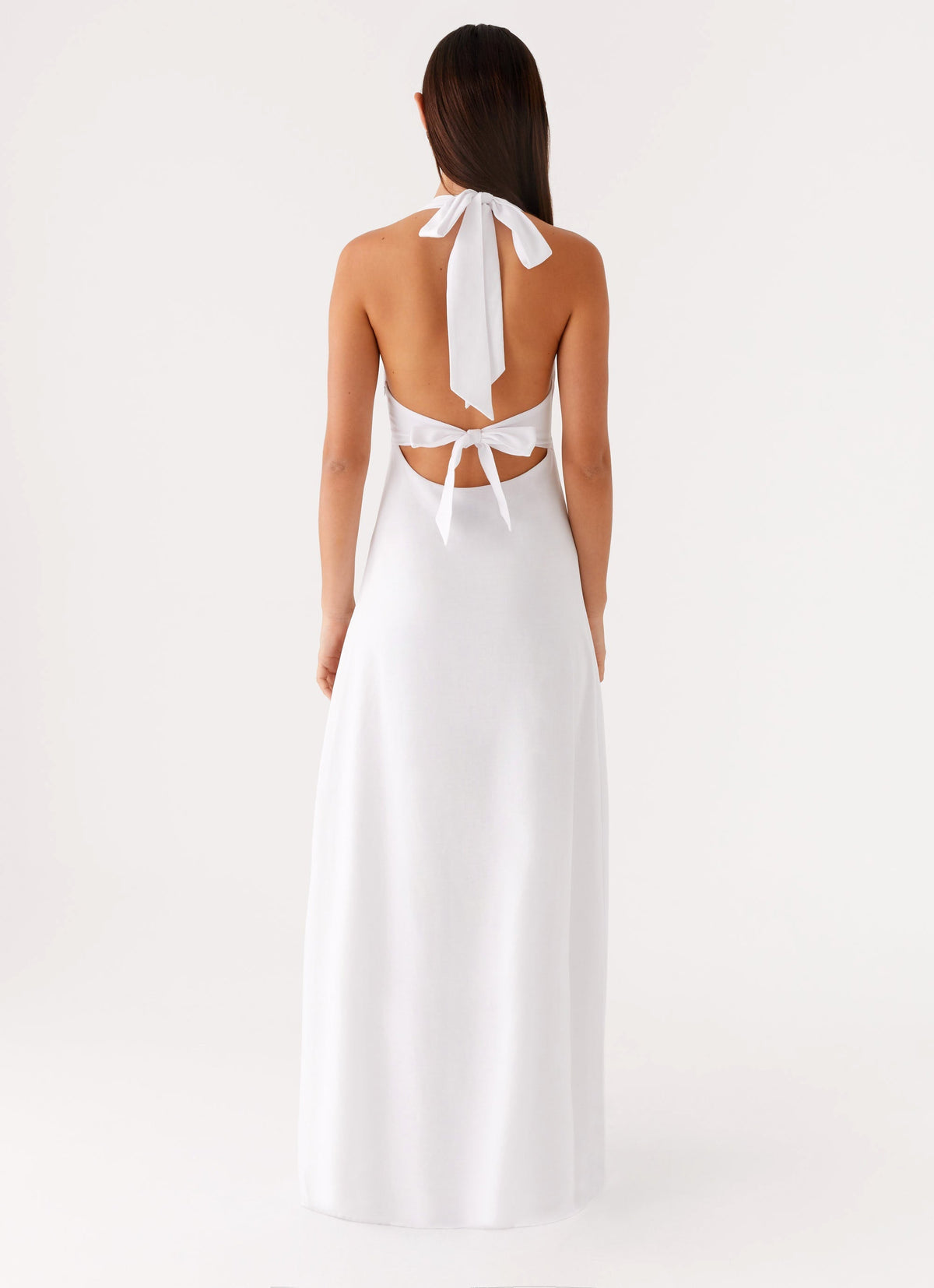 Vestido largo de satén en blanco - vista lateral