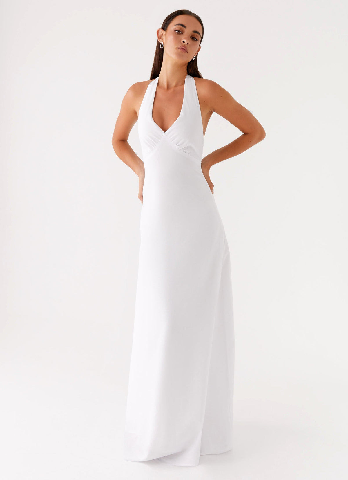 Vestido largo de satén en blanco - detalle