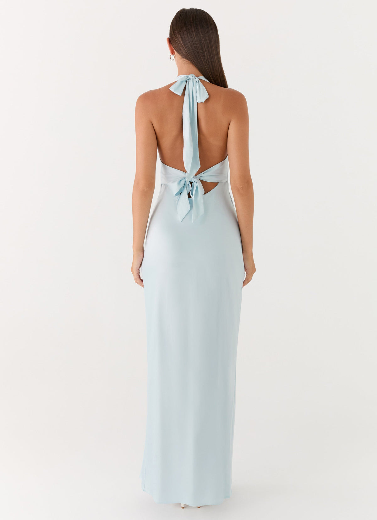 Vestido largo de satén en azul claro - detalle