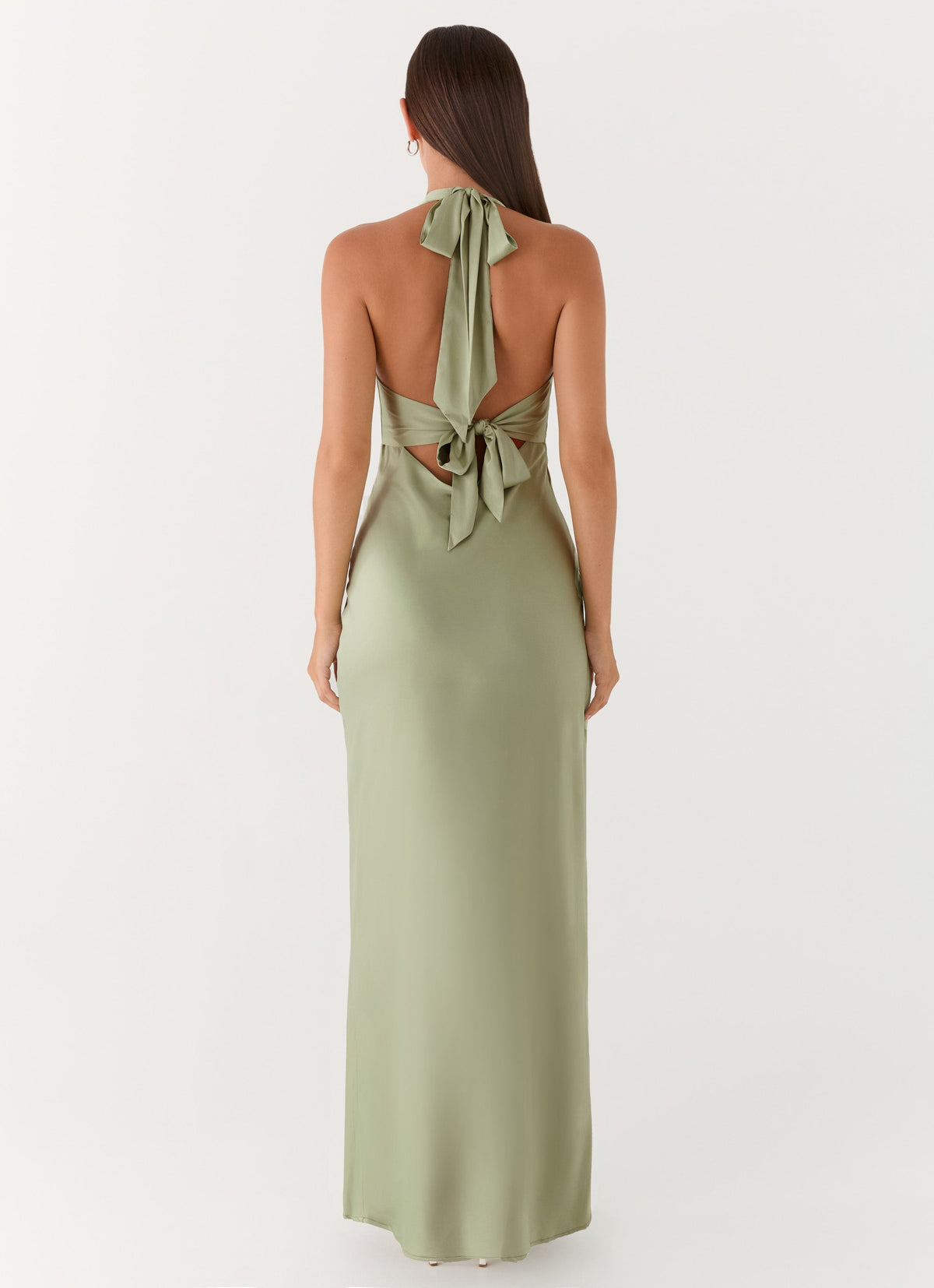 Vestido largo de satén en verde oliva - detalle