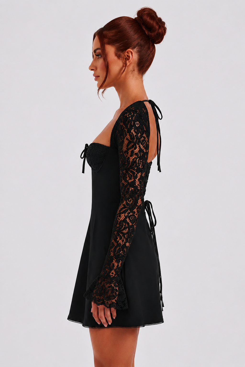 VESTIDO MINI DE GASA CON MANGAS DE ENCAJE NEGRO