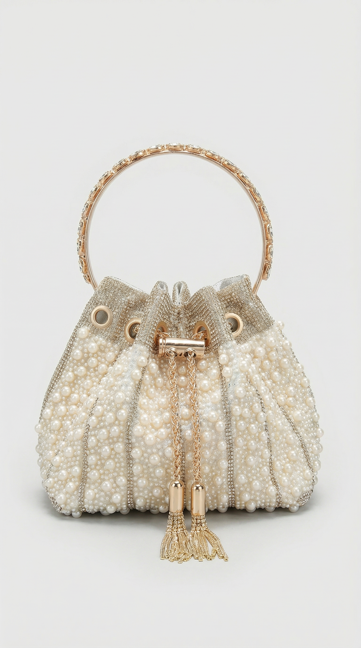 BOLSO BUCKET CON PERLAS Y CRISTALES BEIGE