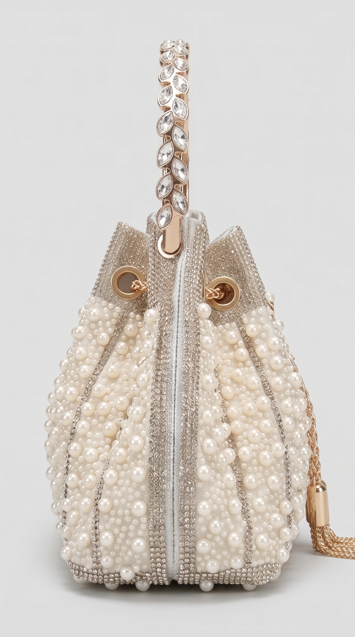 BOLSO BUCKET CON PERLAS Y CRISTALES BEIGE