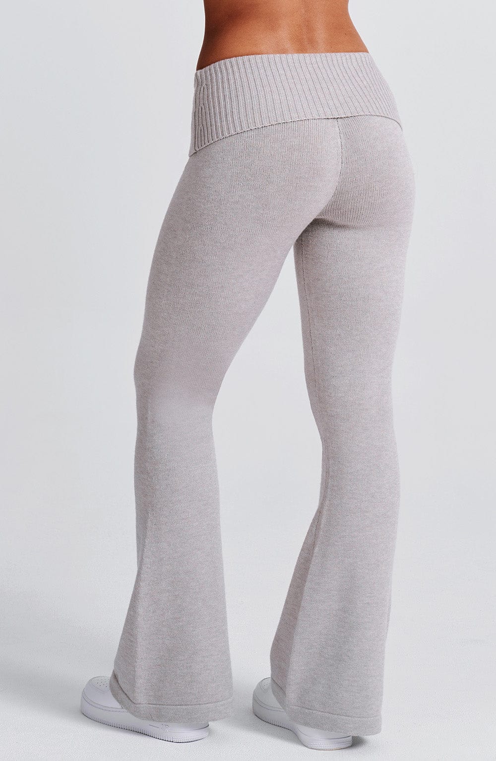 PANTALON DE PUNTO GRIS CLARO