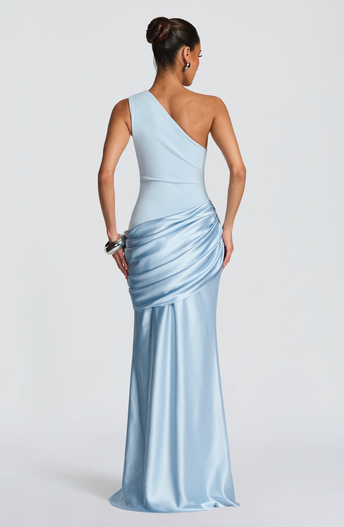 VESTIDO LARGO ASIMETRICO DE SATEN AZUL CLARO
