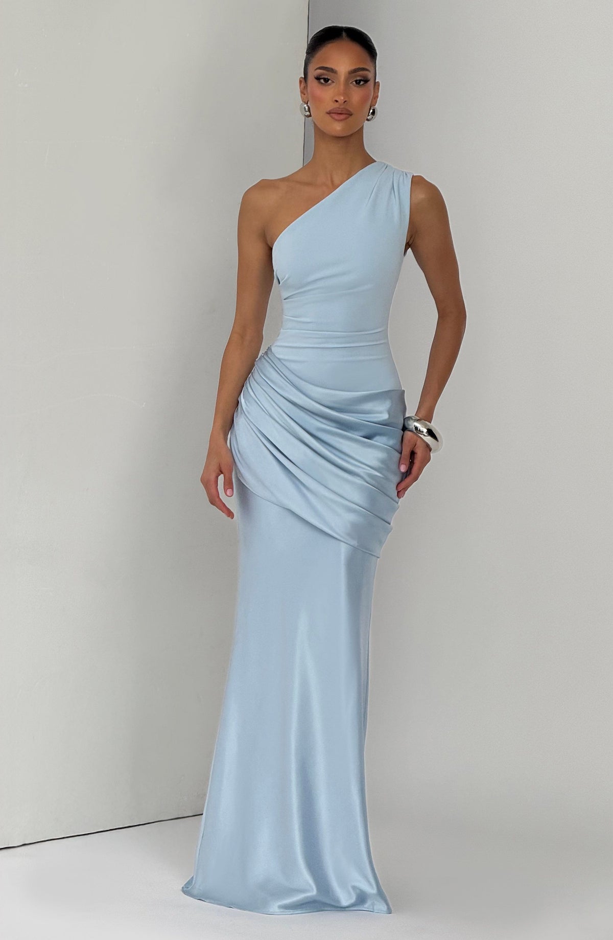 VESTIDO LARGO ASIMETRICO DE SATEN AZUL CLARO
