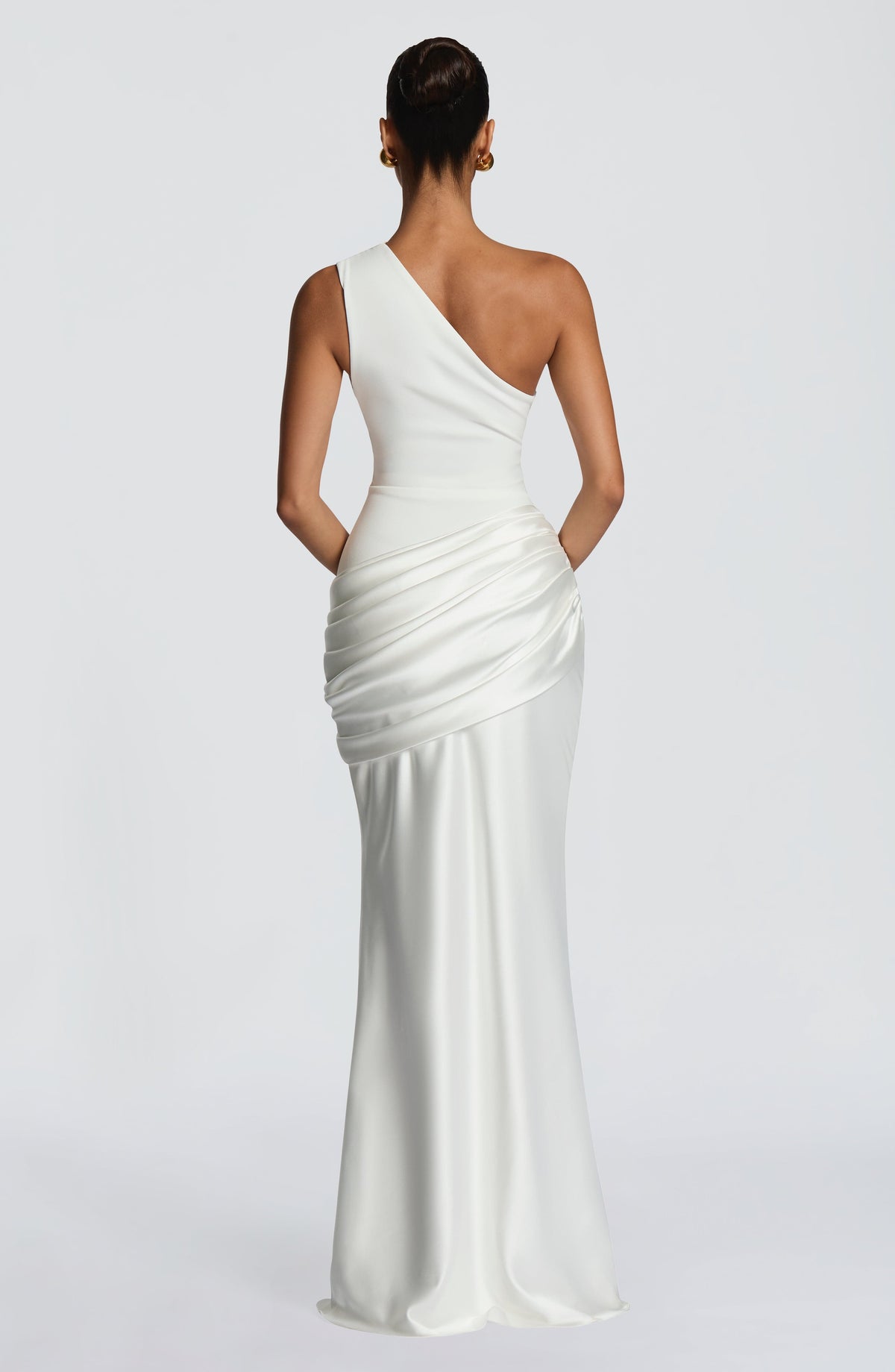 VESTIDO LARGO ASIMETRICO DE SATEN BLANCO