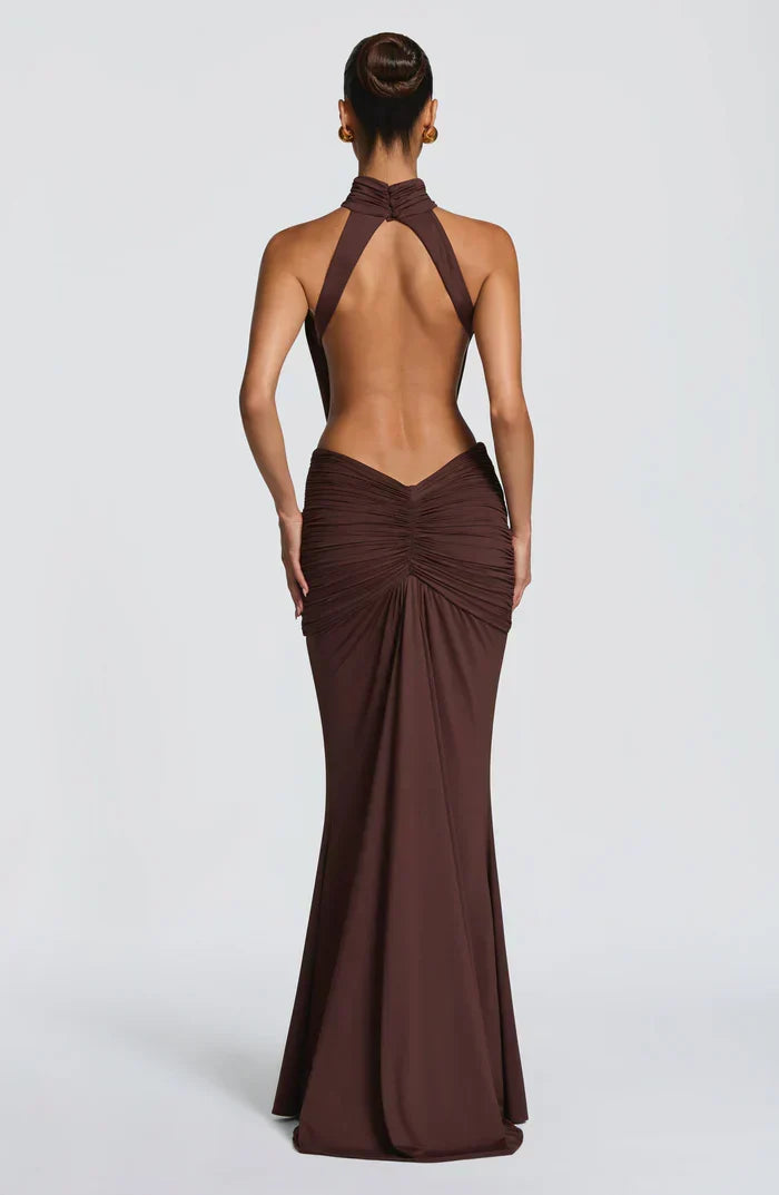 VESTIDO LARGO DRAPEADO CON ESCOTE HALTER MARRON CIRUELA