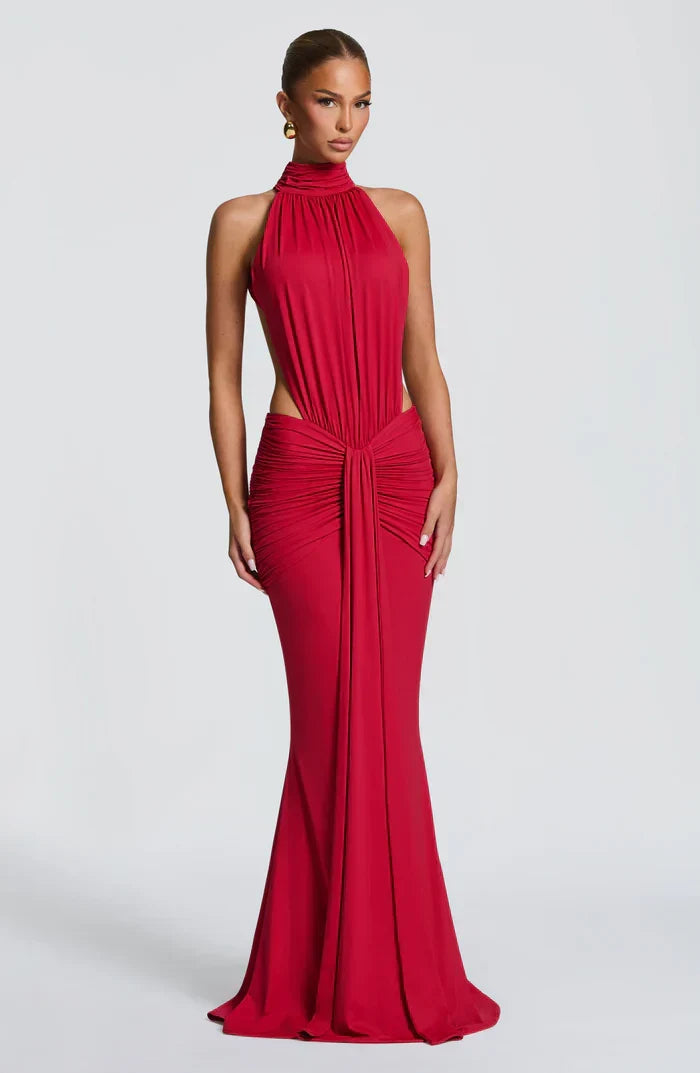 Vestido largo drapeado con escote halter en rojo